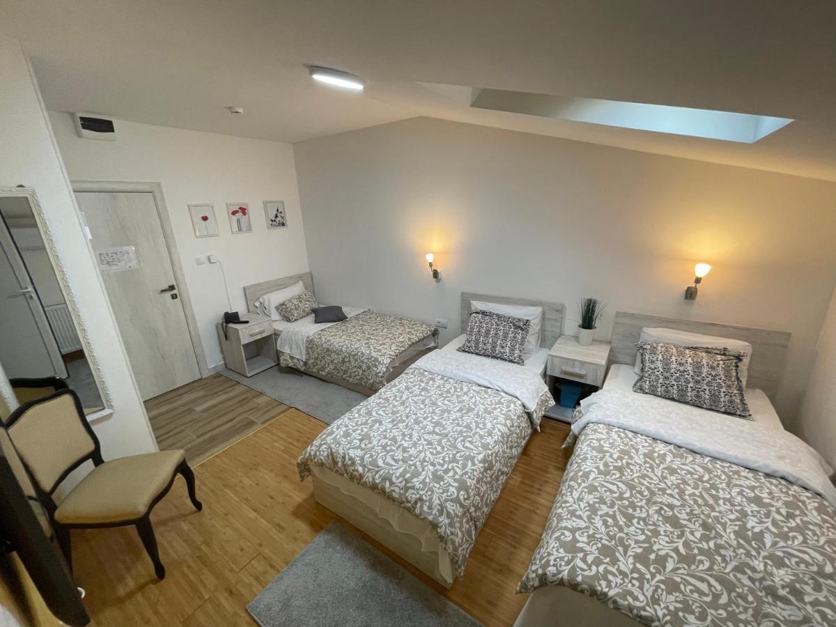 TEPIĆ Garni Hotel Restoran Temerin Esterno foto